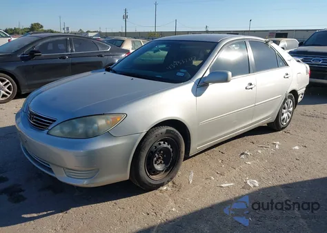 2005 Toyota Camry Le z USA, uszkodzony, nr VIN 4T1BE30K05U559024